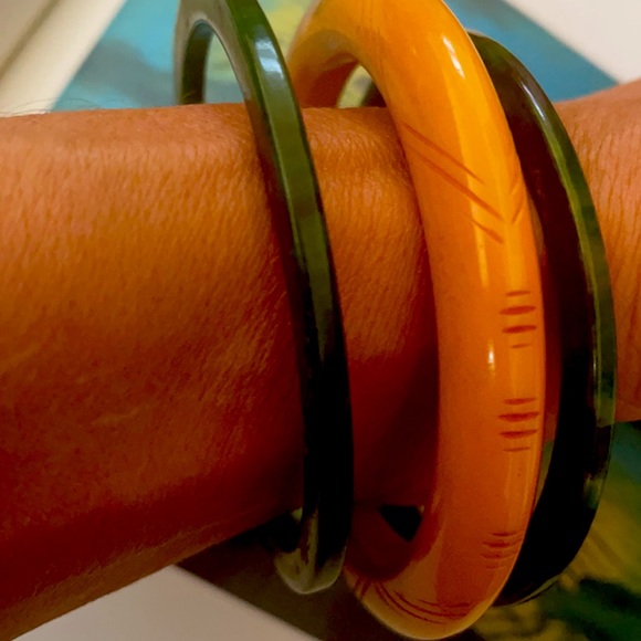 Vintage Bakelite Bangle Set - Picture 6 of 6